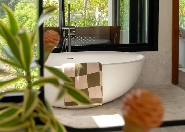 The Manuka House Private 4br In Bingin With Sauna & Cold Plunge In Walkable Neighborhood *